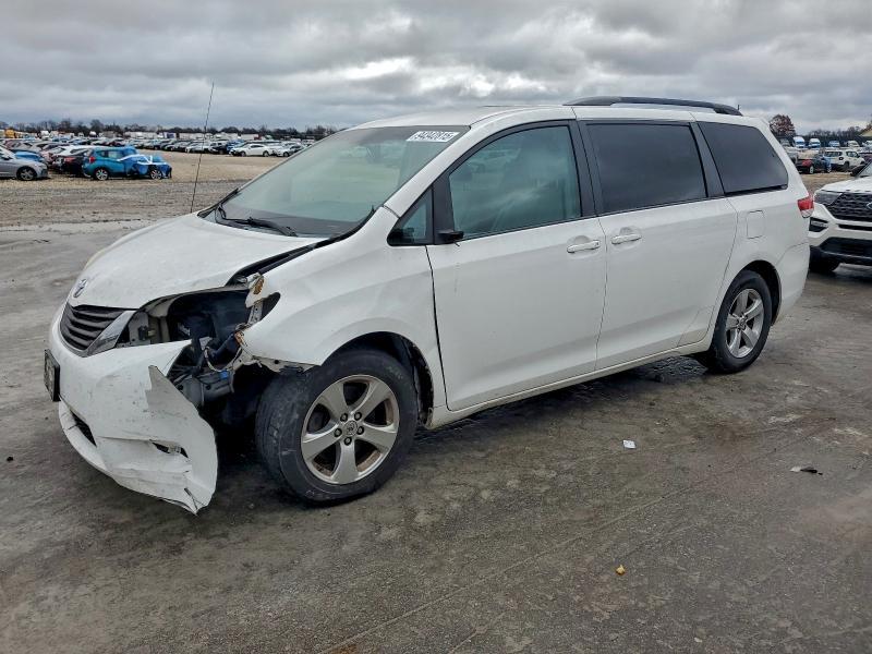 2013 Toyota Sienna le