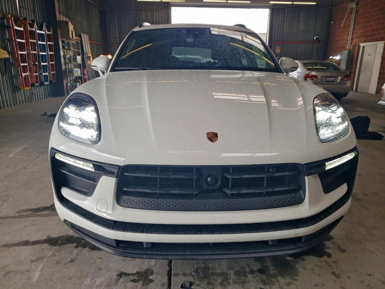 2023 Porsche Macan Base