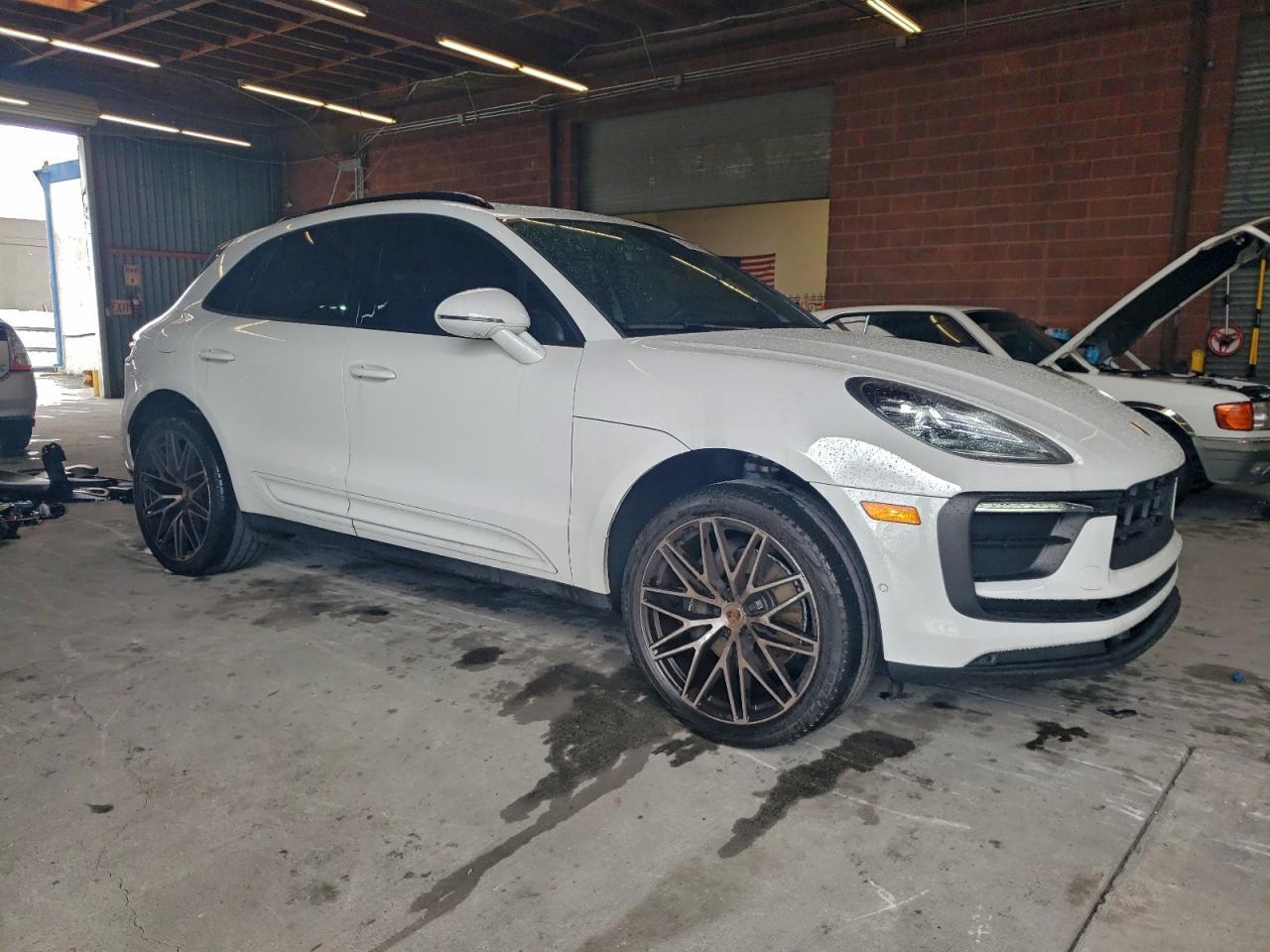 2023 Porsche Macan Base