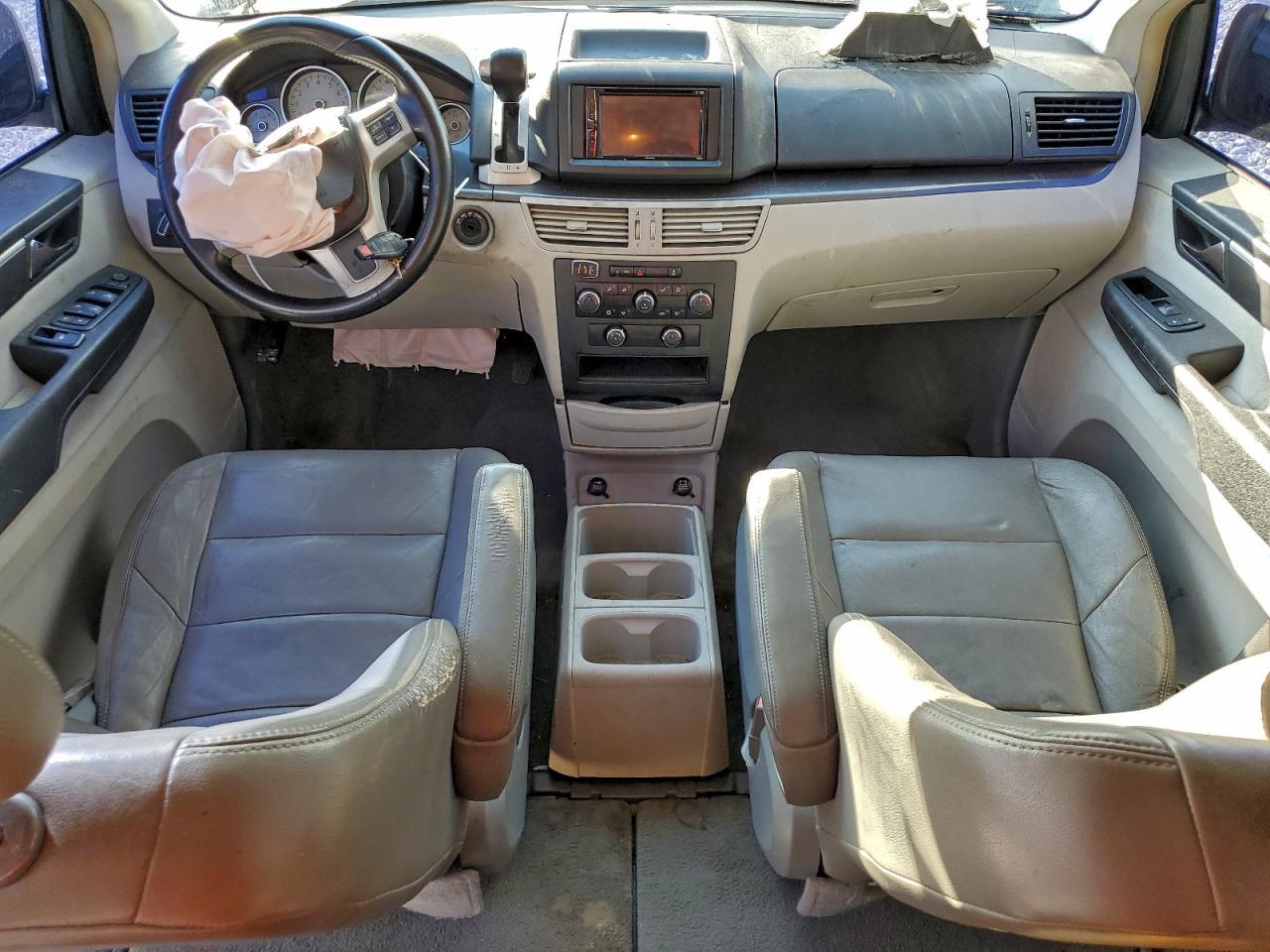 2012 Volkswagen Routan s