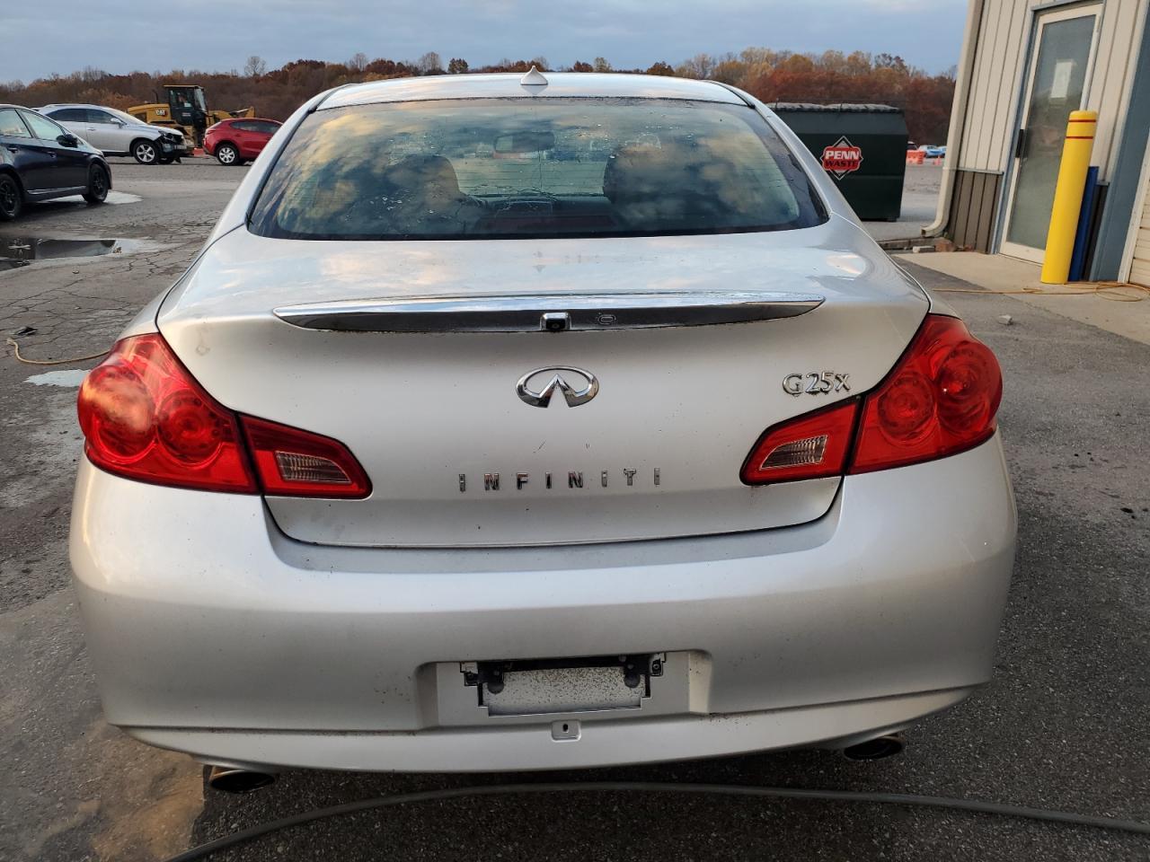 2011 Infinity G25 Sedan x