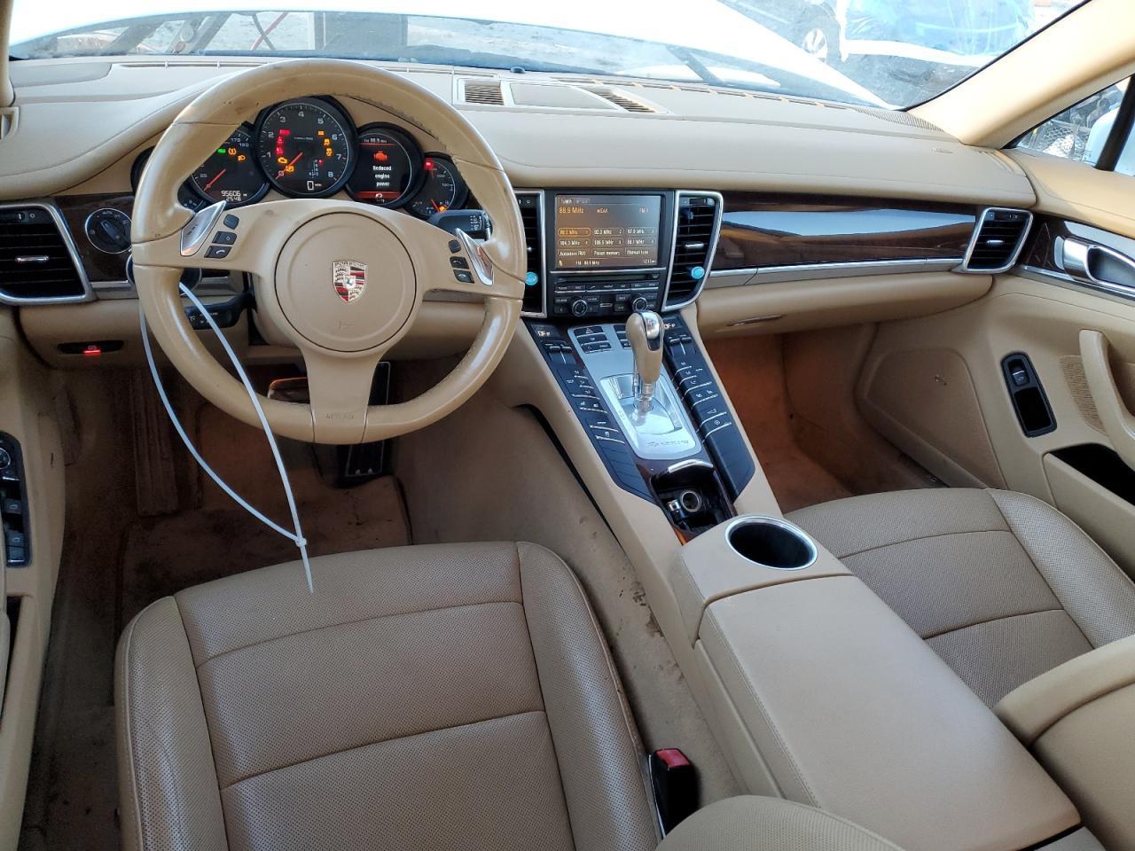 2011 Porsche Panamera 2