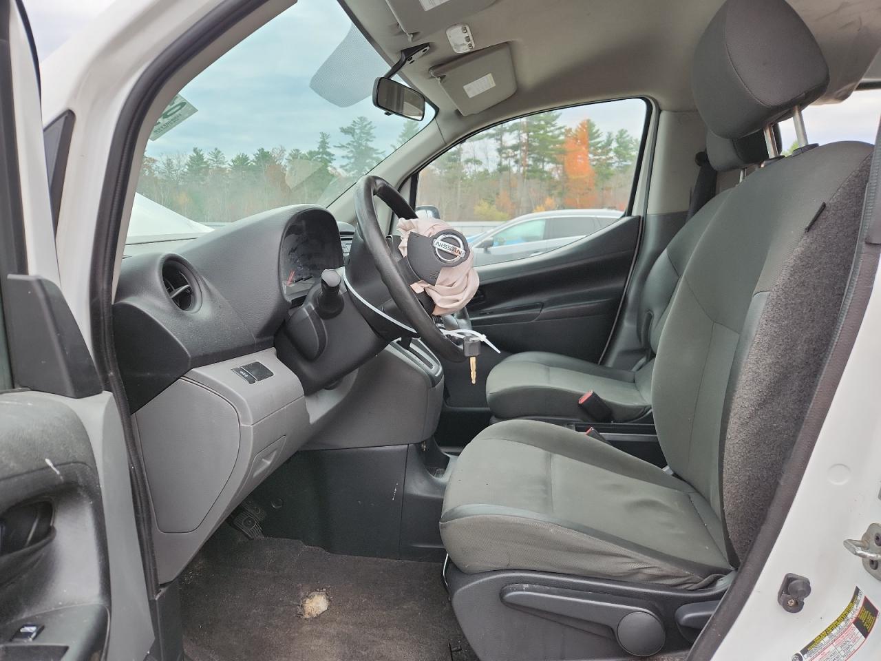 2014 Niss Nv200 2.5s
