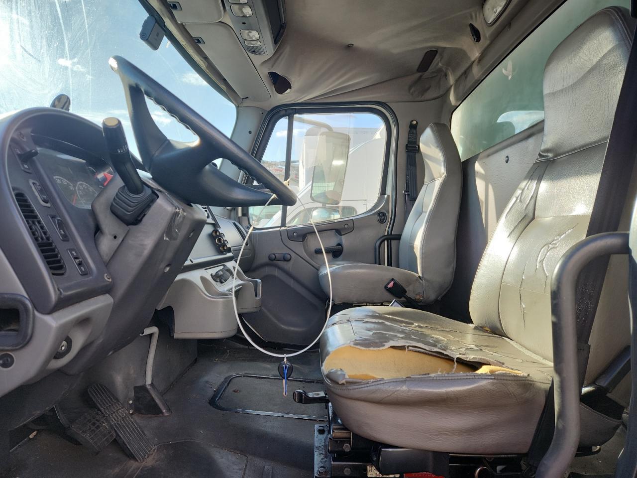 2006 Freightliner Business Class M2 BOX Truck