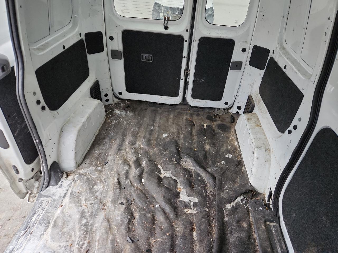 2014 Niss Nv200 2.5s