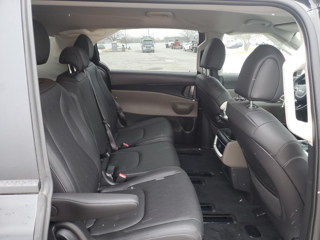 2026 KIA Carnival lx