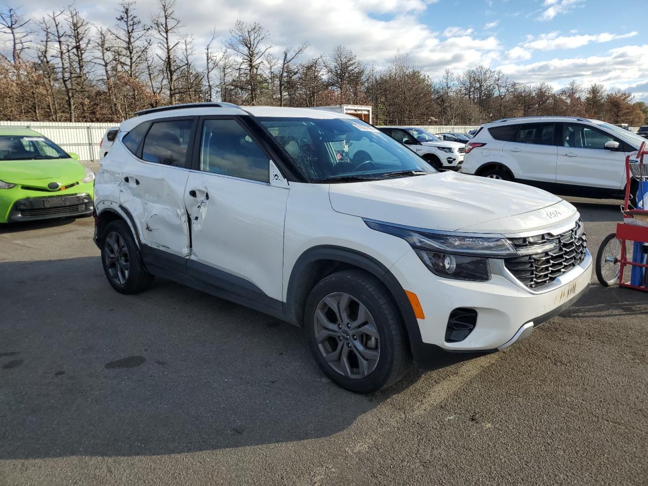 2024 KIA Seltos s