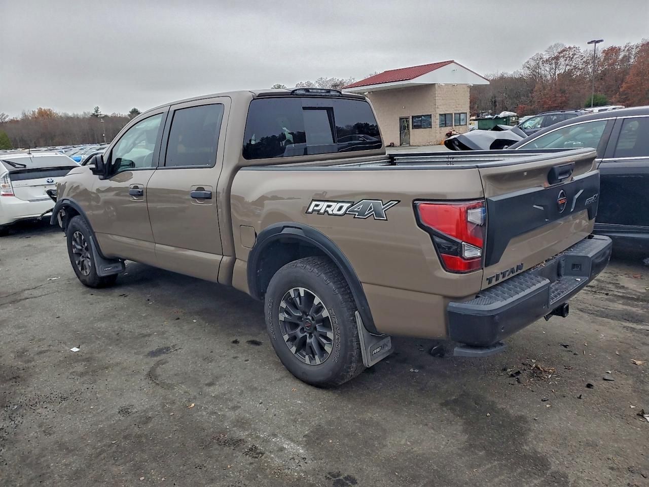 2021 Nissan Titan sv