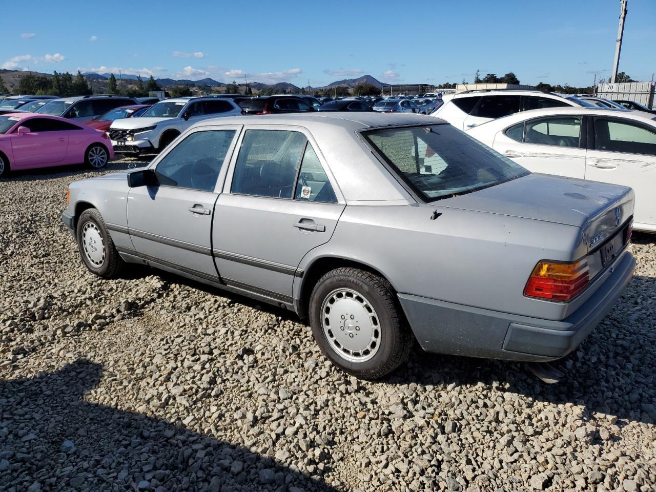 1988 Mercedes-Benz 300 e
