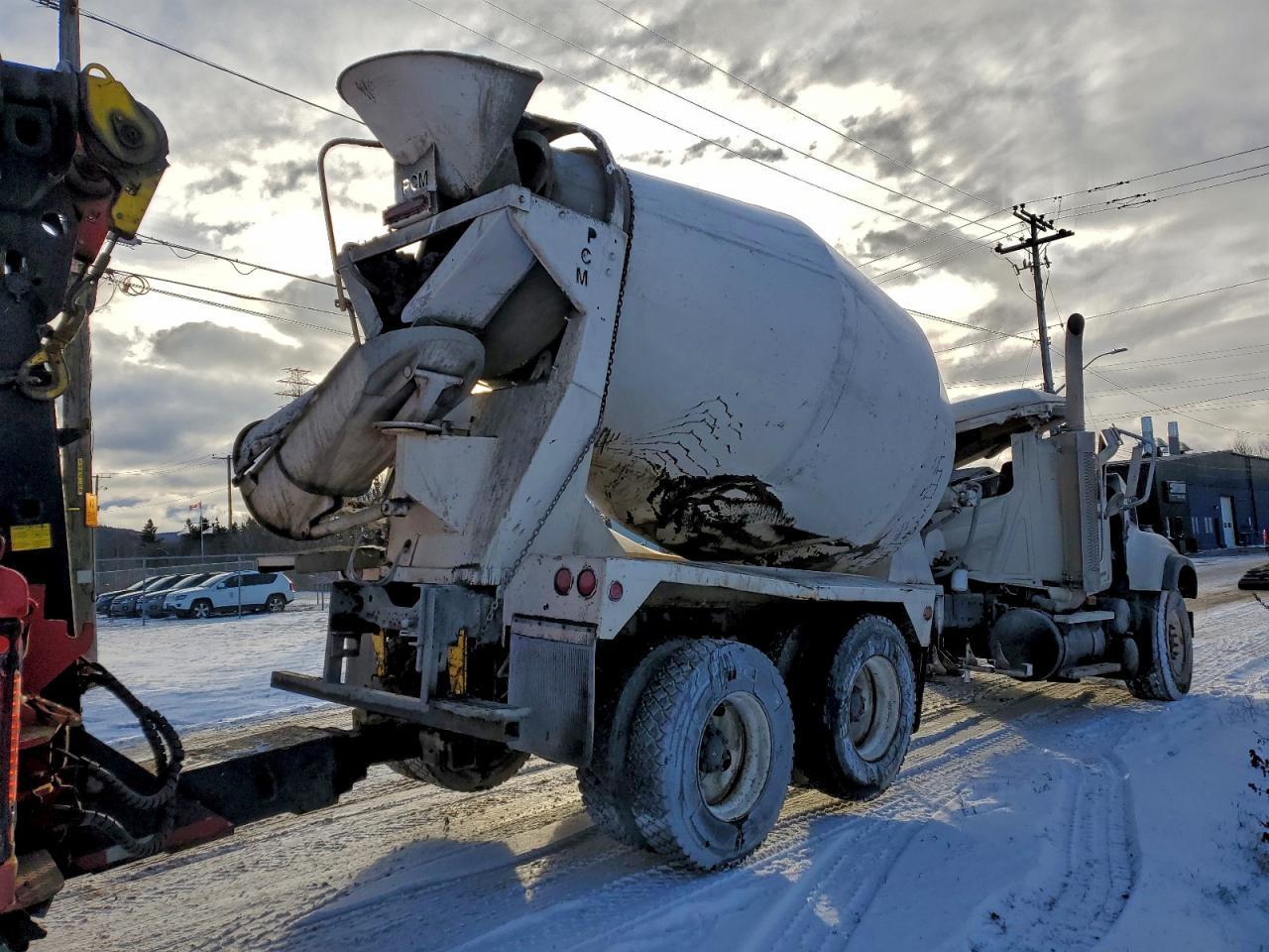 2004 Mack 700 CV700