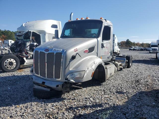 2019 Peterbilt 579 Semi Truck