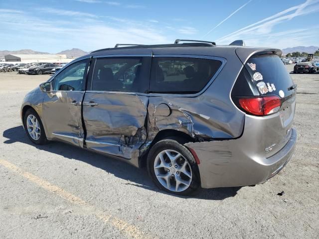 2017 Chrysler Pacifica Touring l