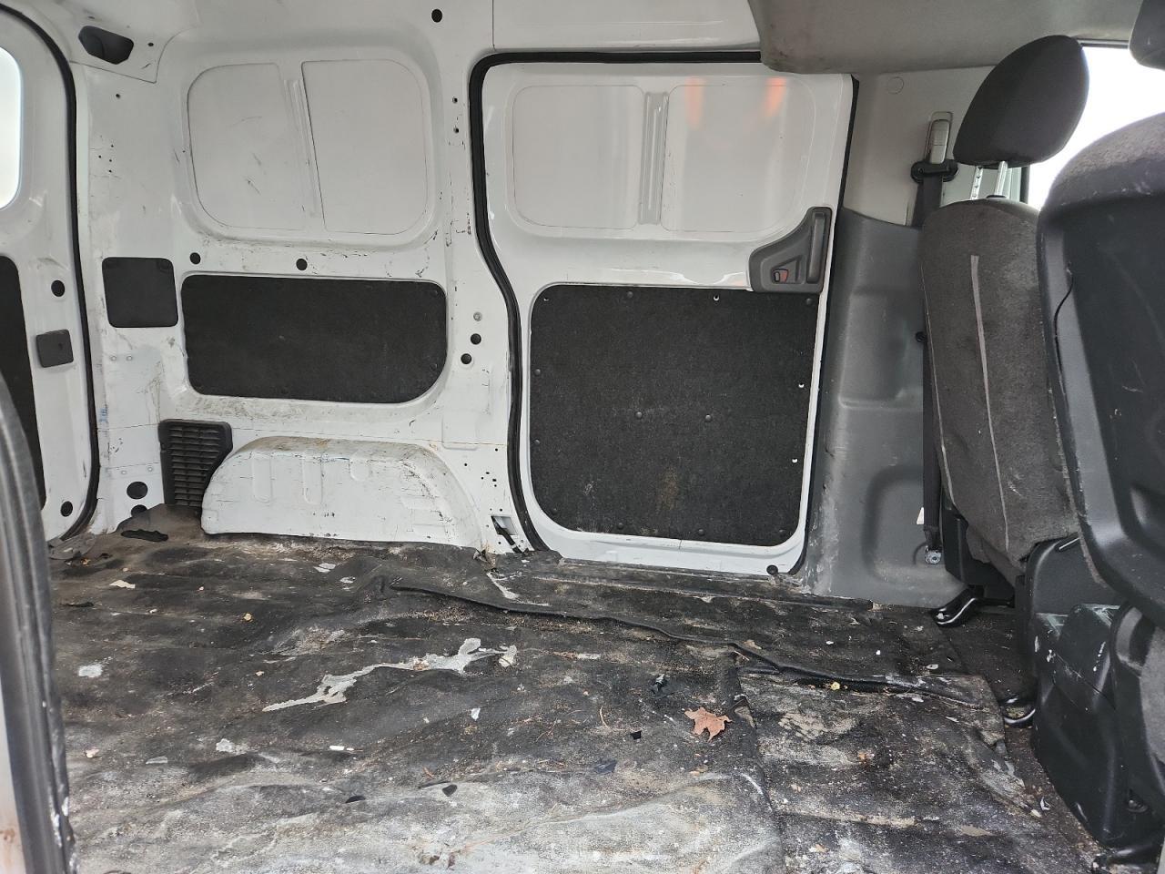 2014 Niss Nv200 2.5s