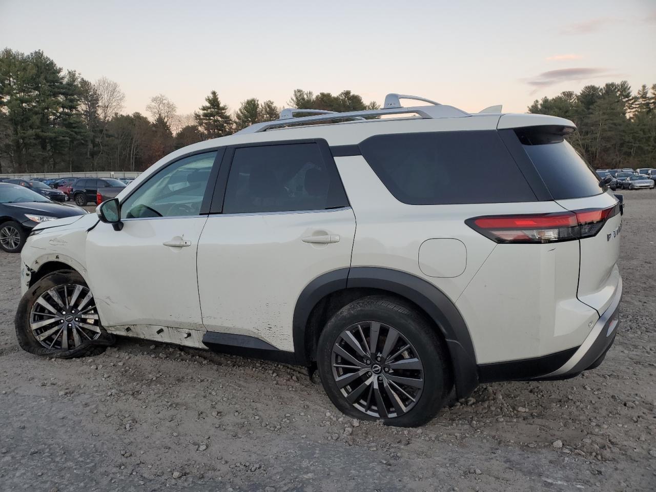 2022 Nissan Pathfinder sl