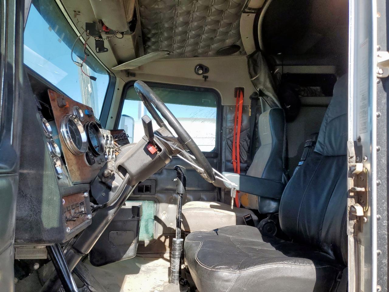 1999 Kenworth T600 Semi Truck