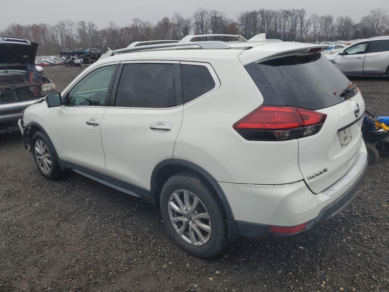 2017 Nissan Rogue sv