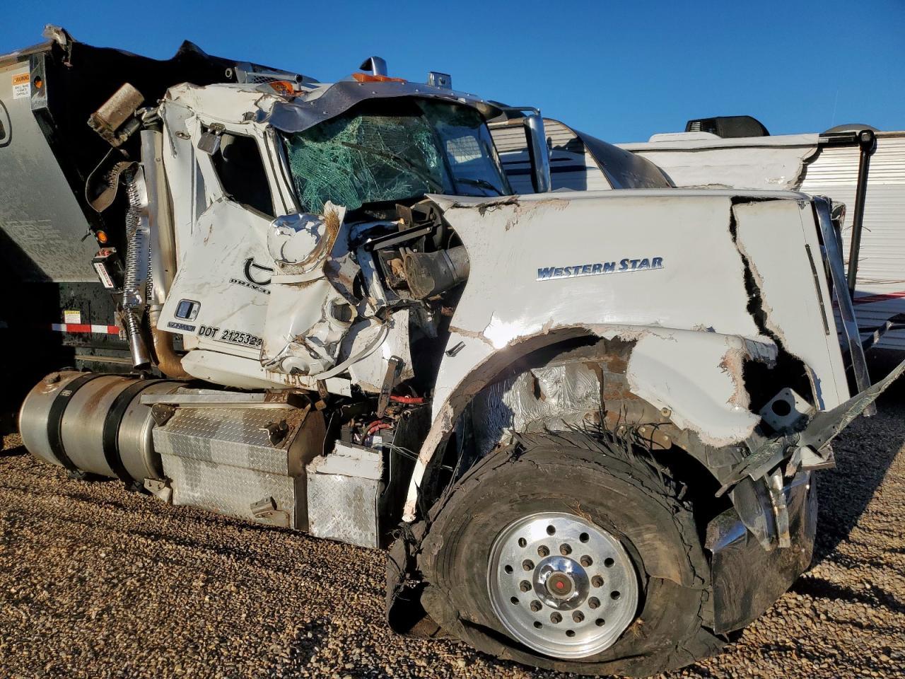 2014 Western Star 2014 Westenstar 4900 Feed Delivery Truck