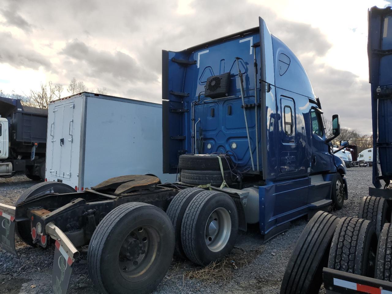 2022 Freigliner 2022 Freightliner Cascadia 126 Semi Truck