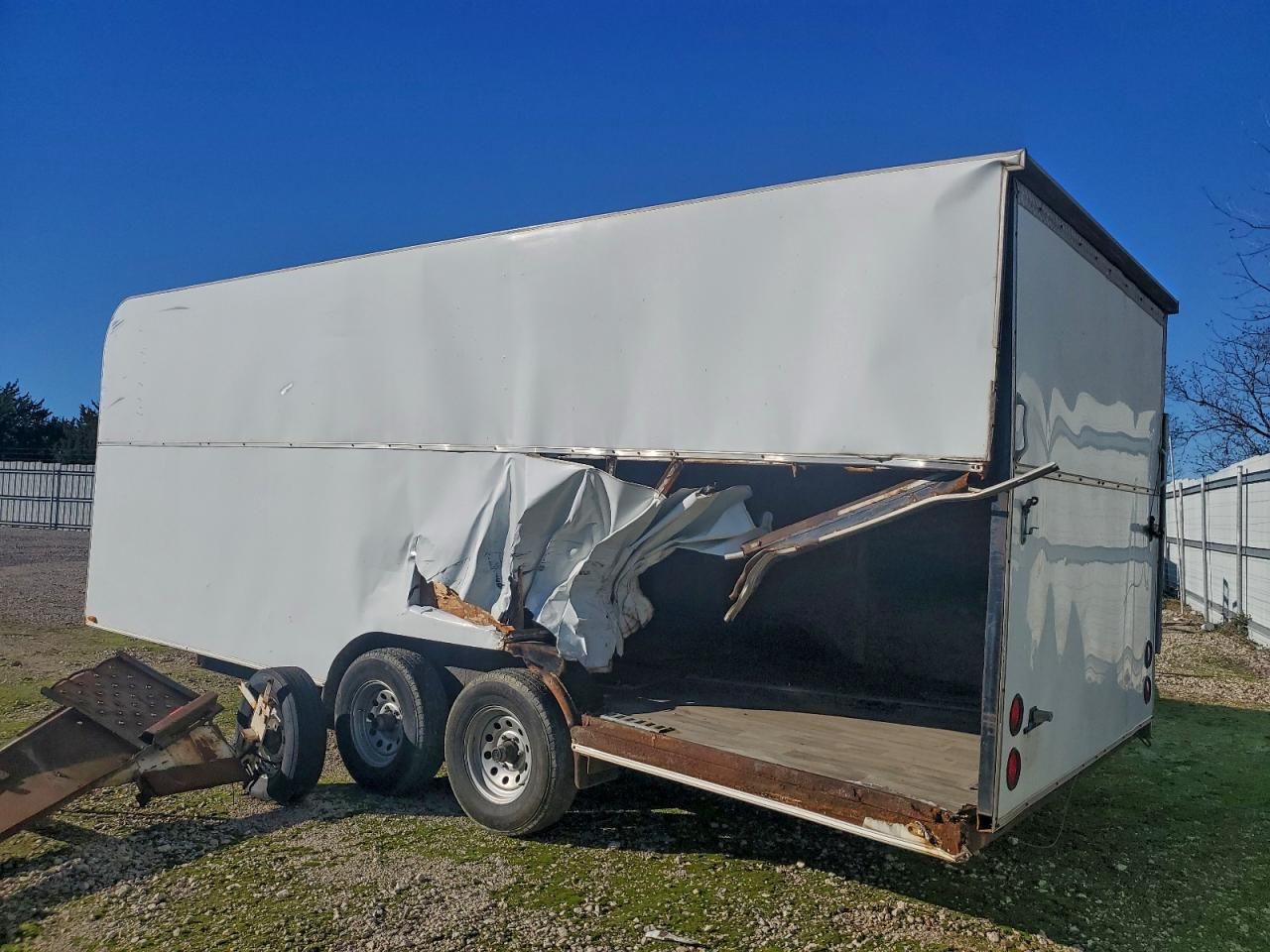 2007 TRA Unknown-enclosed Cargo Trailer