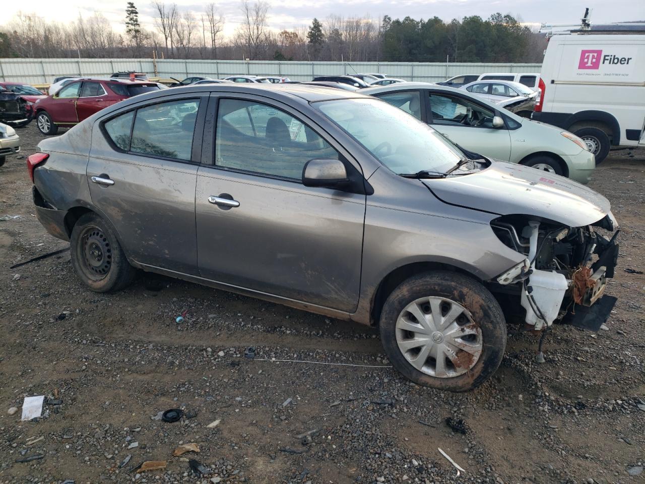 2012 Nissan Versa s