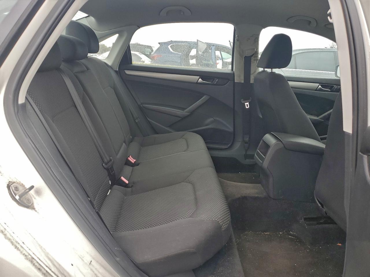2013 Volkswagen Passat s