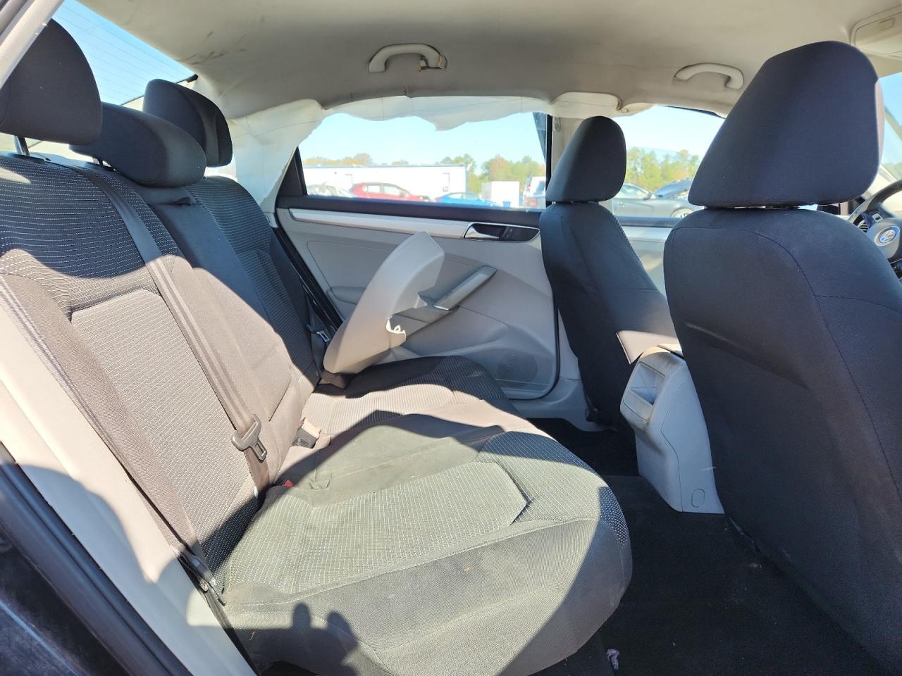 2017 Volkswagen Passat s