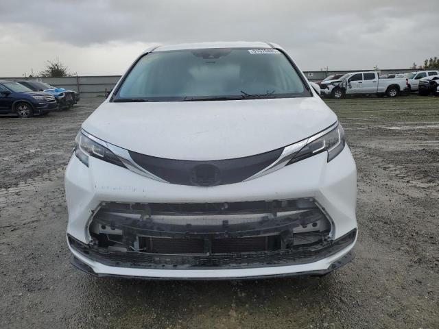 2022 Toyota Sienna LE
