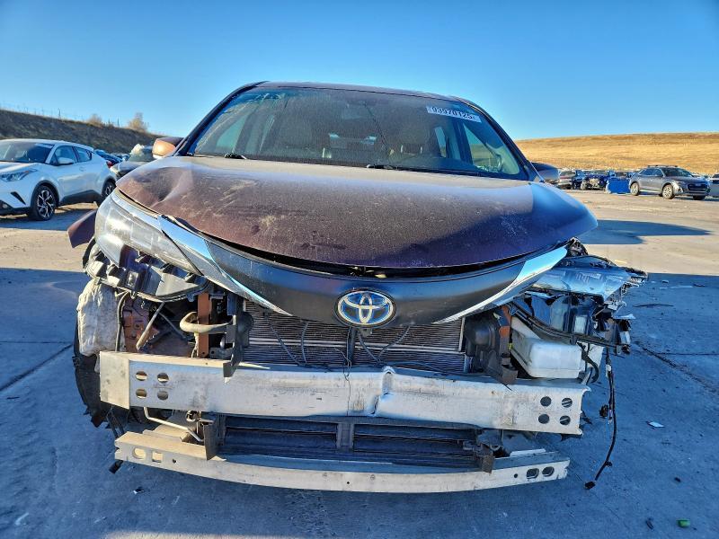 2021 Toyota Sienna xle 7-passenger