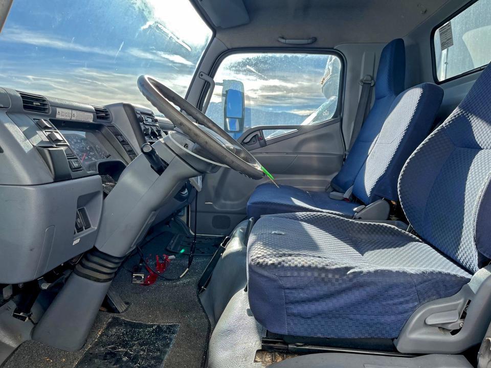 2010 Mitsubishi Fe 84D box Truck