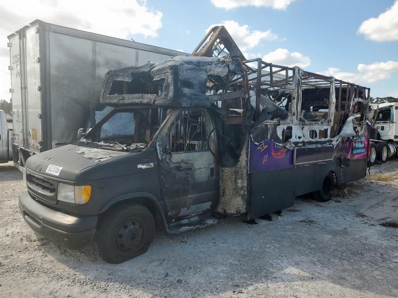 2000 Ford Econoline E450 Super Duty Cutaway Van