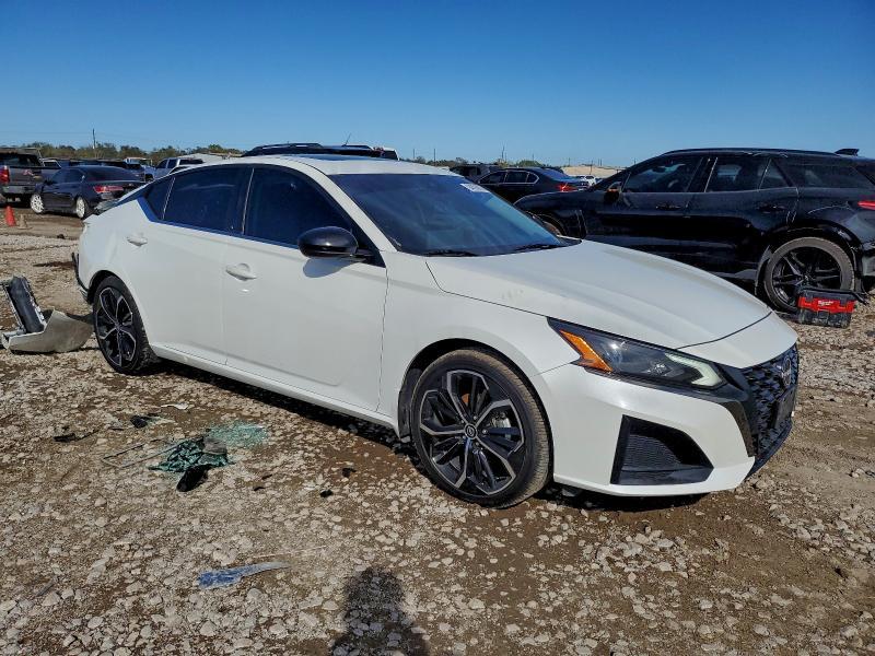 2024 Nissan Altima sr