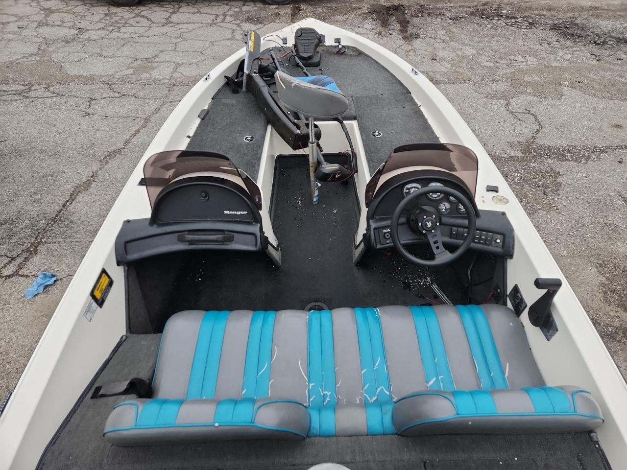 1996 Land Rover Bass Boat