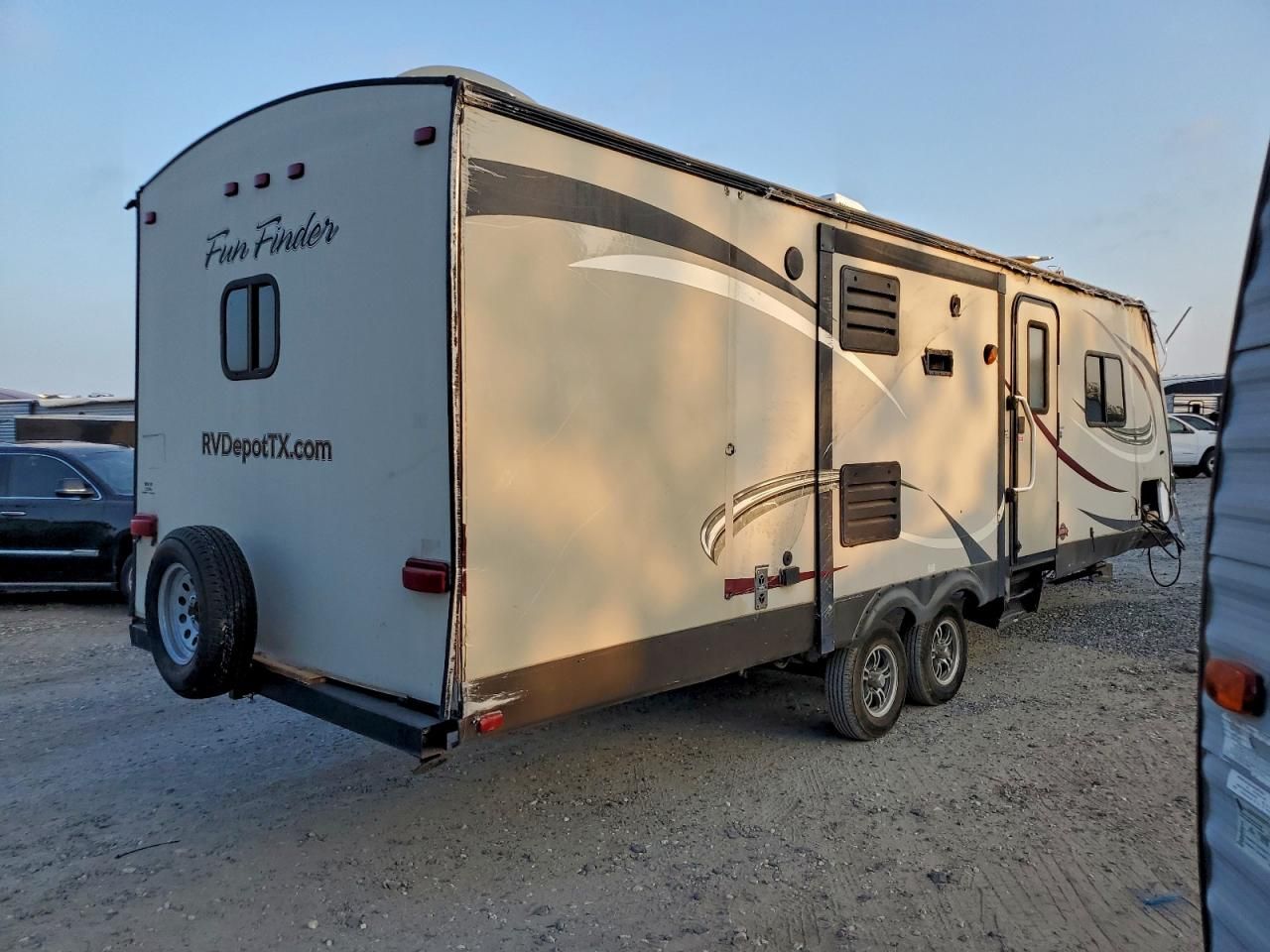 2015 Cruisers Yachts Trailer