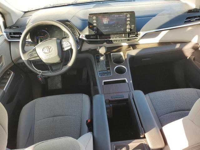 2022 Toyota Sienna LE