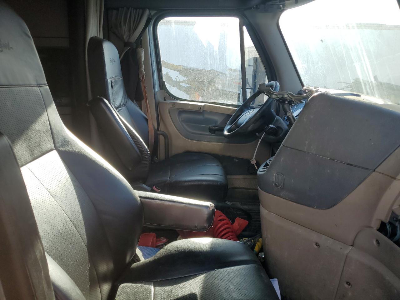 2017 Freigliner 2017 Freightliner Cascadia 125 Semi Truck