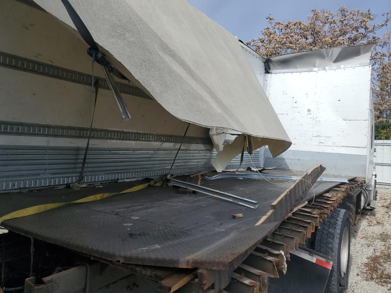 2016 Freightliner Cascadia BOX Truck