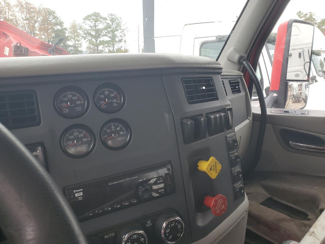 2018 Peterbilt 567 Semi Truck