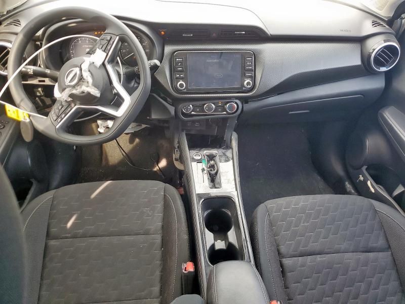 2024 Nissan Kicks sv