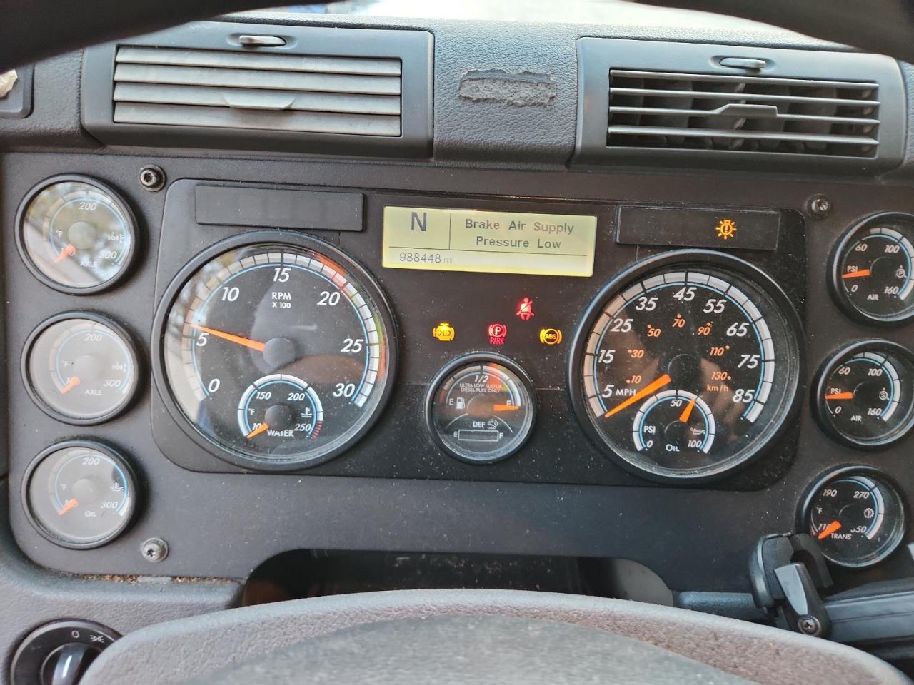 2017 Freightliner Cascadia 125 Semi Truck