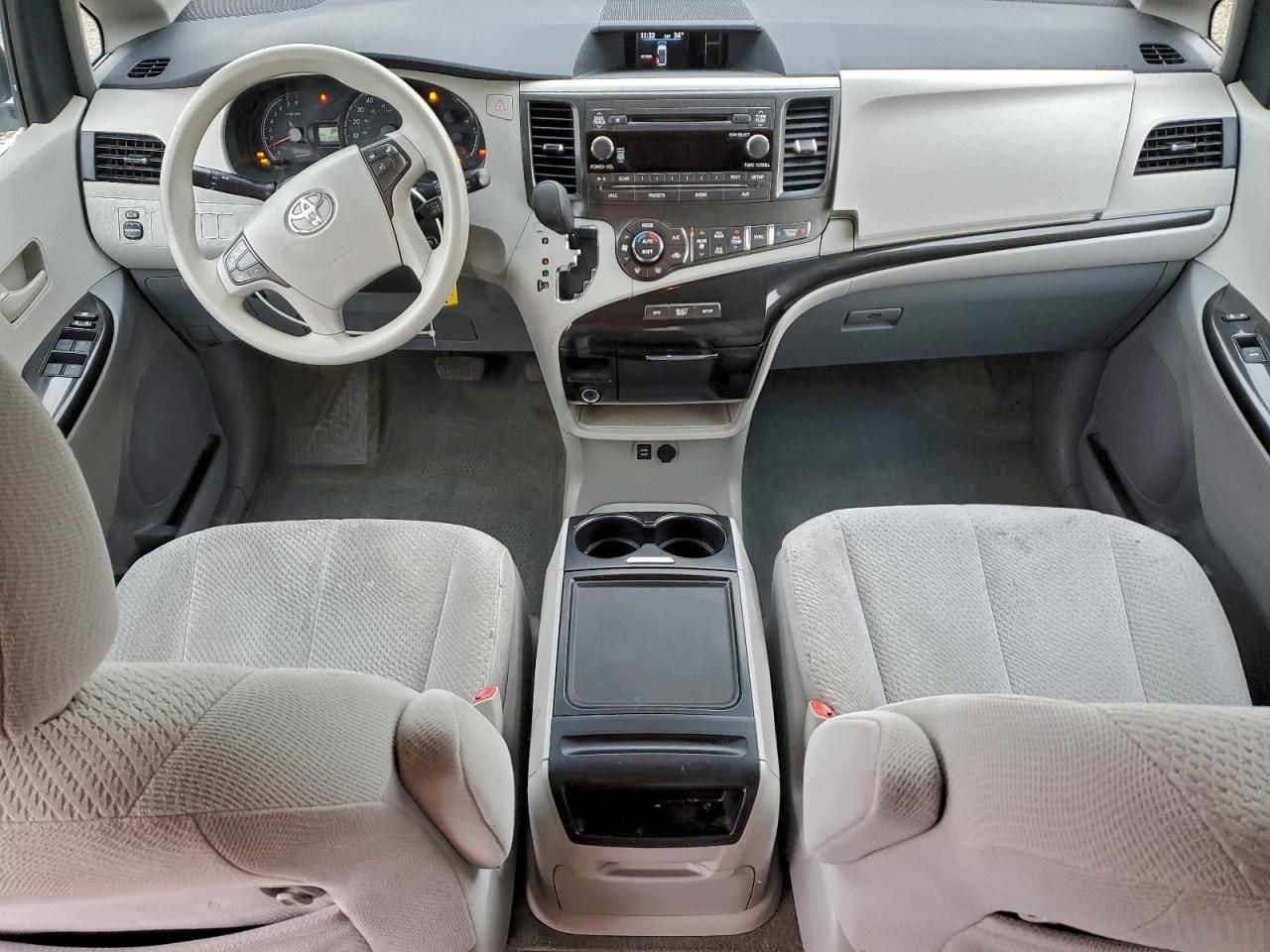 2014 Toyota Sienna l 7-passenger