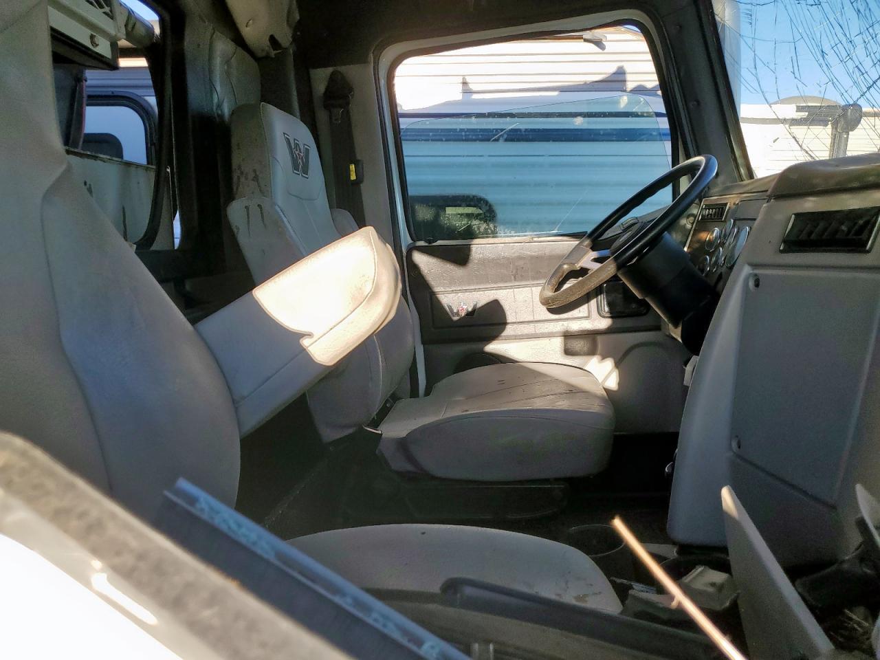 2014 Western Star 2014 Westenstar 4900 Feed Delivery Truck