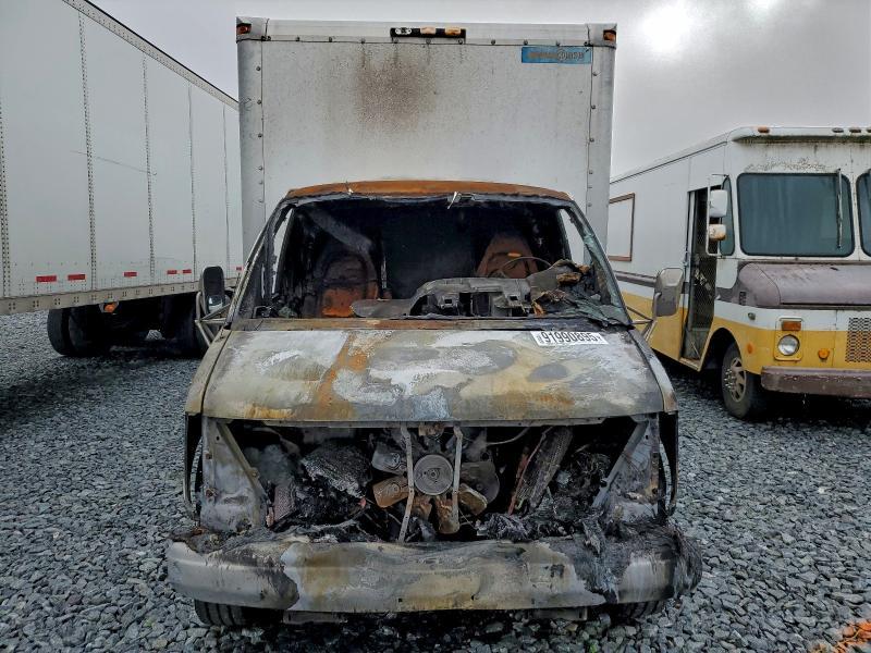 2002 Chevrolet Express BOX Truck