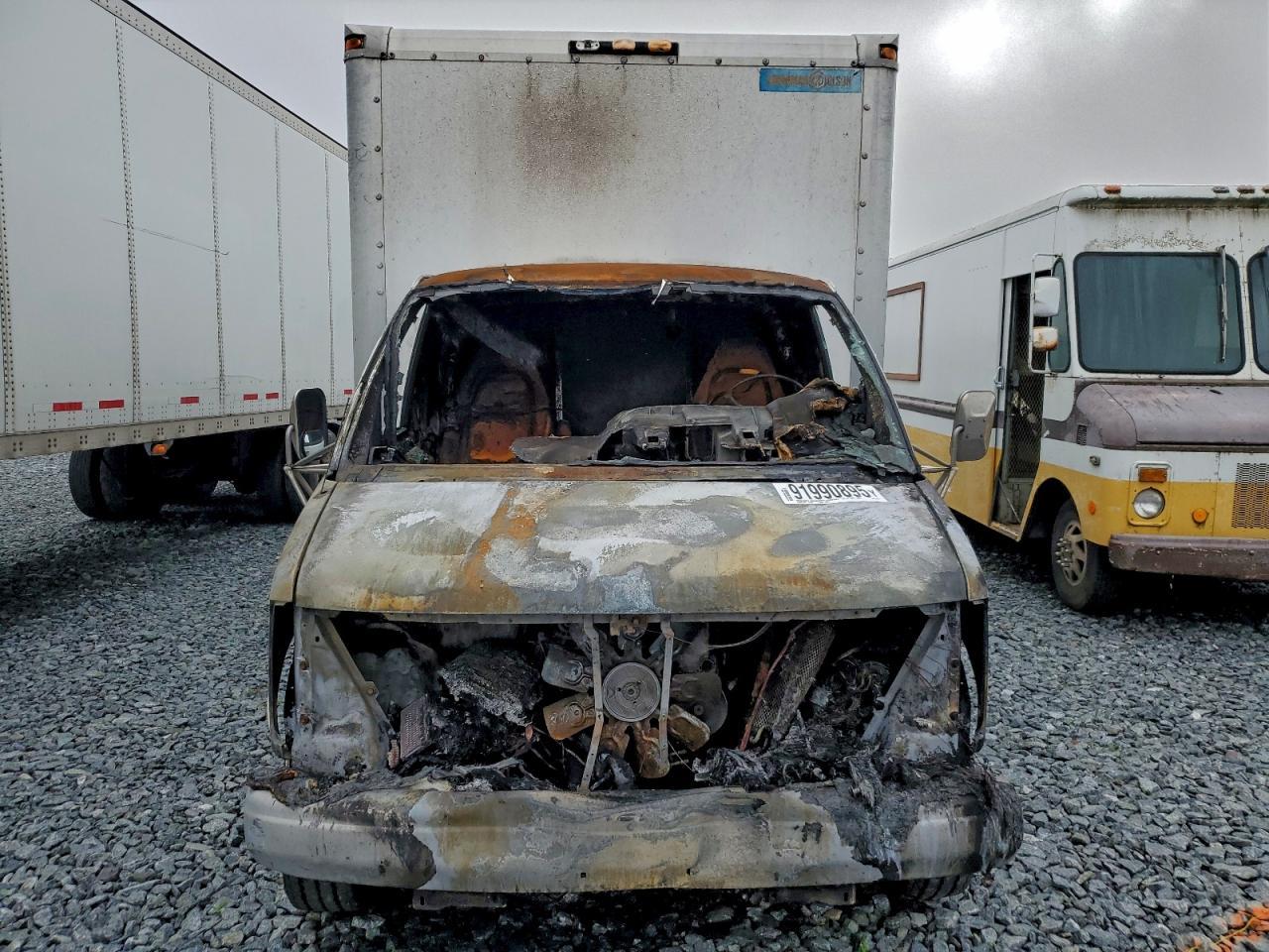 2002 Chevrolet Express BOX Truck