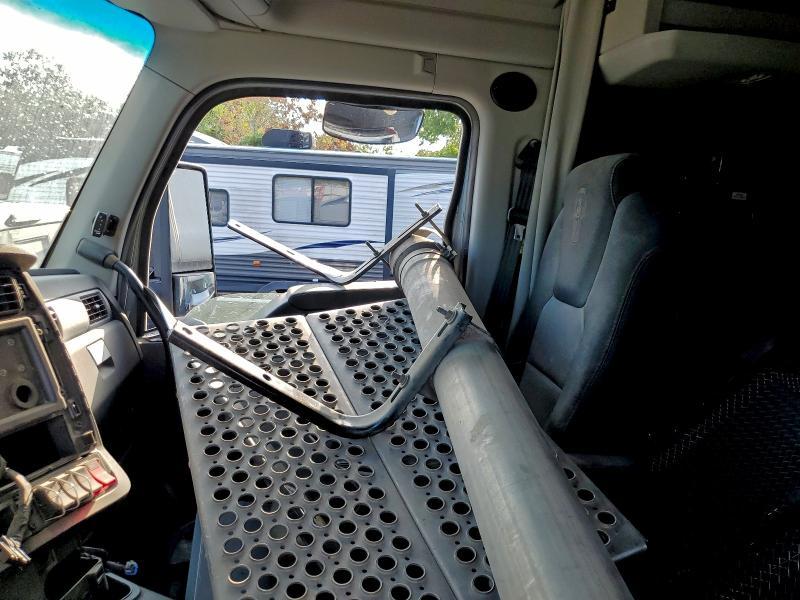 2025 Kenworth T680 Semi Truck