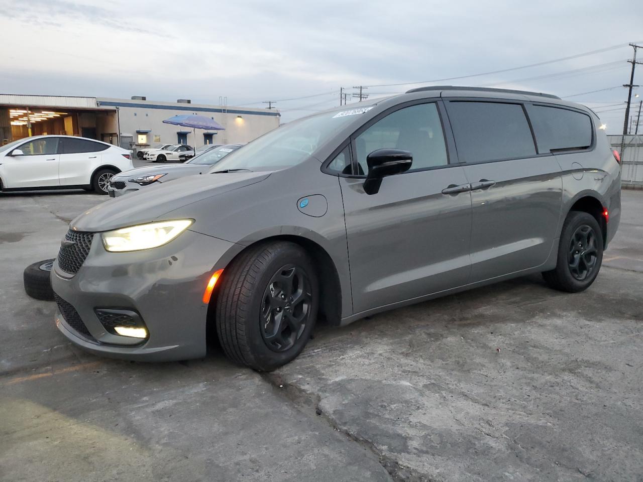 2025 Chrysler Pacifica Hybrid Select
