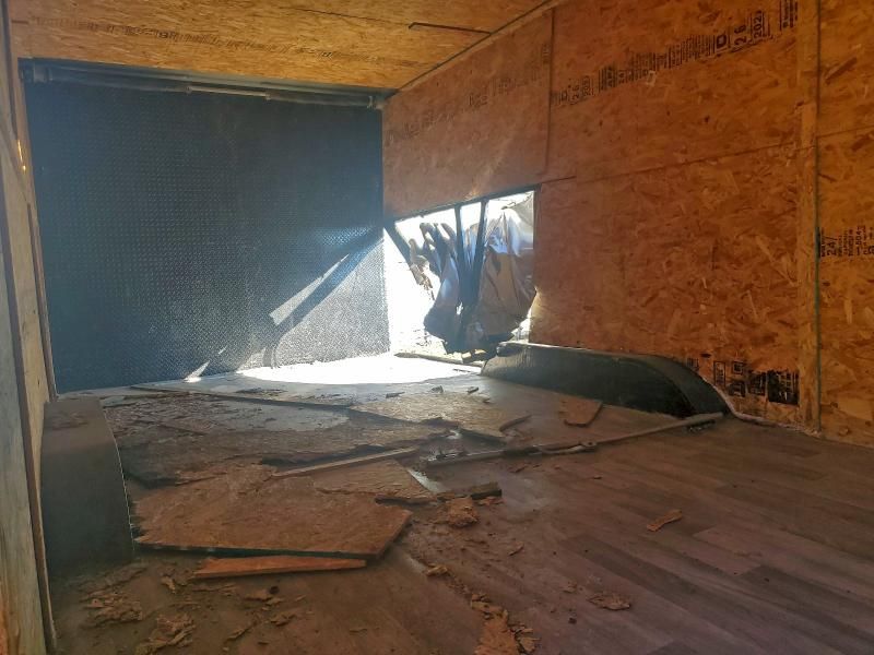 2007 TRA Unknown-enclosed Cargo Trailer