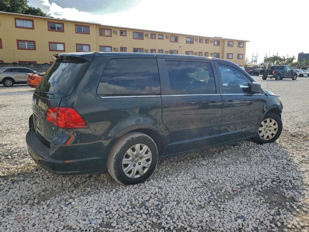 2012 Volkswagen Routan s