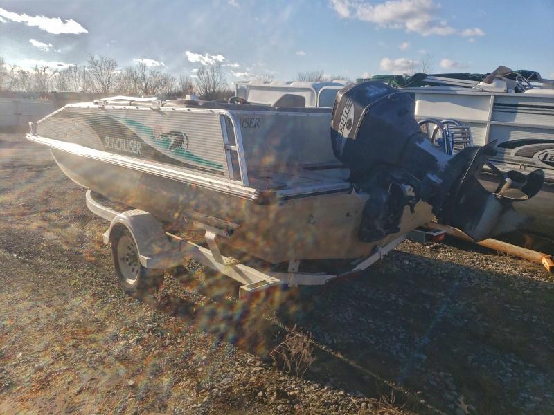1999 Lowe Suncruiser Boat