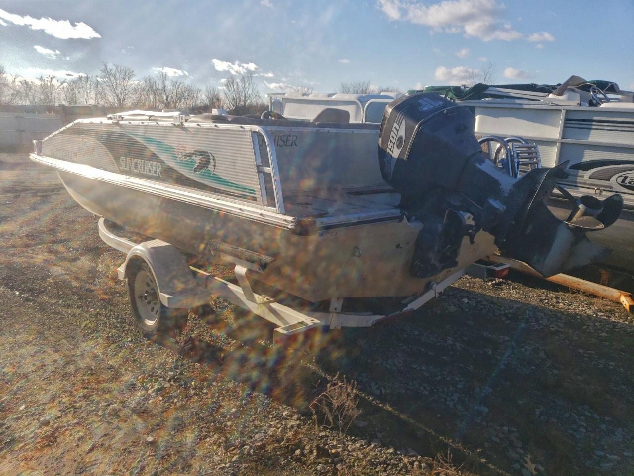 1999 Lowe Suncruiser Boat