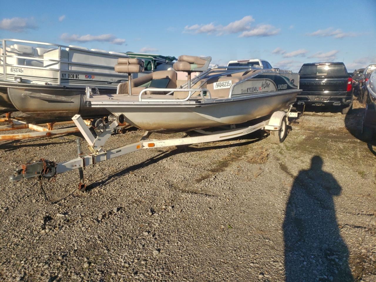 1999 Lowe Suncruiser Boat